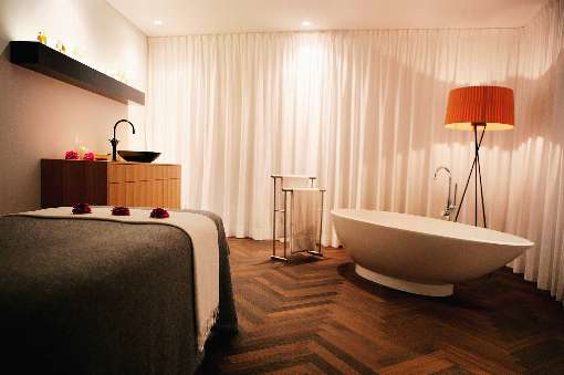 Bild 5: Spannende Kontraste im Wellness-Bereich. FotoFoto White Rabbit 